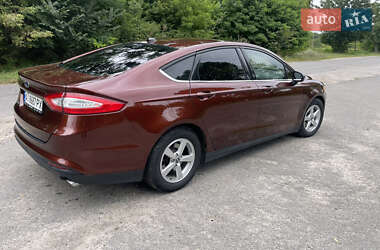 Седан Ford Fusion 2015 в 