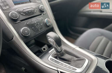 Седан Ford Fusion 2015 в 