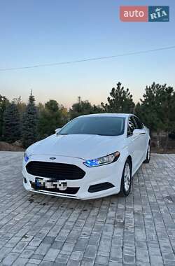 Седан Ford Fusion 2015 в 