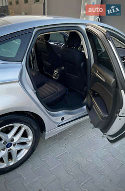 Седан Ford Fusion 2015 в 