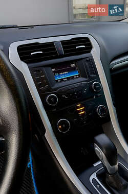 Седан Ford Fusion 2015 в 