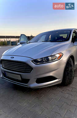 Седан Ford Fusion 2015 в 