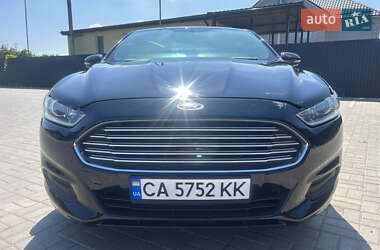 Седан Ford Fusion 2016 в 