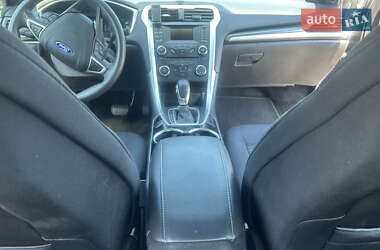 Седан Ford Fusion 2016 в 