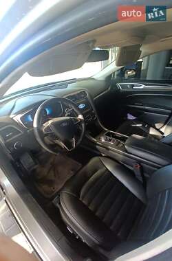 Седан Ford Fusion 2017 в 