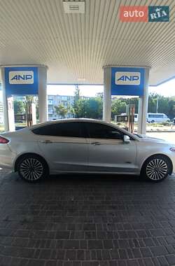 Седан Ford Fusion 2017 в 