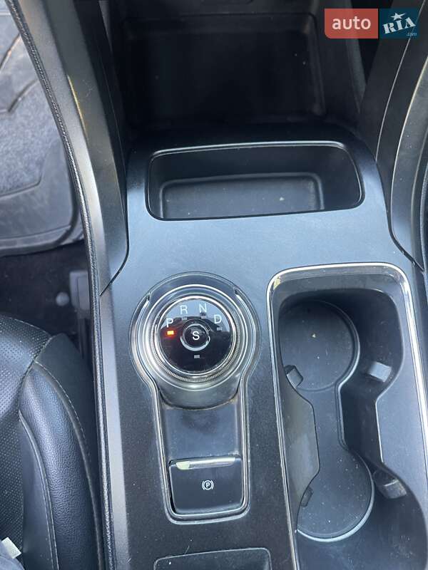 Седан Ford Fusion 2016 в Кам'янському