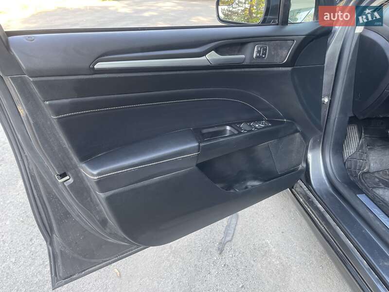 Седан Ford Fusion 2016 в Кам'янському