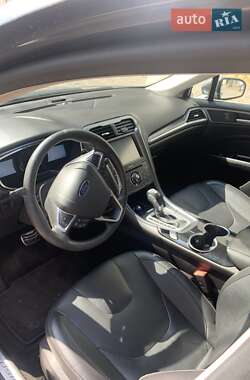Седан Ford Fusion 2015 в 