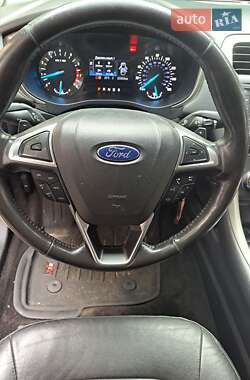 Седан Ford Fusion 2015 в 