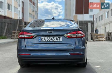 Седан Ford Fusion 2018 в 
