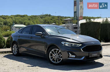 Седан Ford Fusion 2019 в 