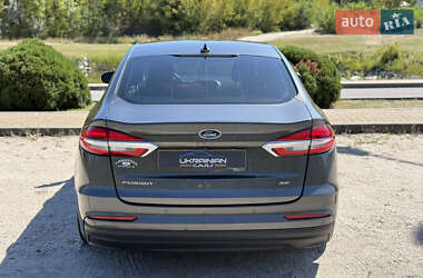Седан Ford Fusion 2019 в 
