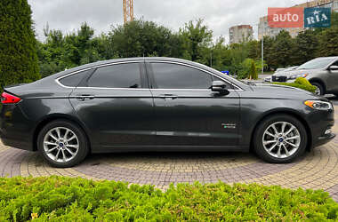 Седан Ford Fusion 2016 в 