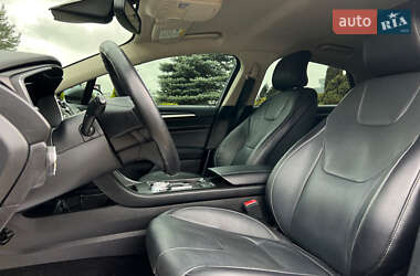 Седан Ford Fusion 2016 в 