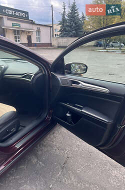 Седан Ford Fusion 2016 в 