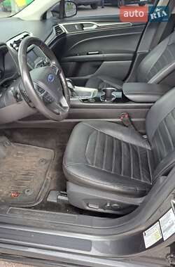 Седан Ford Fusion 2015 в 