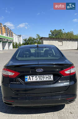 Седан Ford Fusion 2012 в 