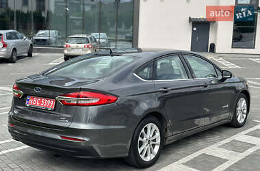 Седан Ford Fusion 2019 в 