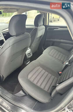 Седан Ford Fusion 2019 в 