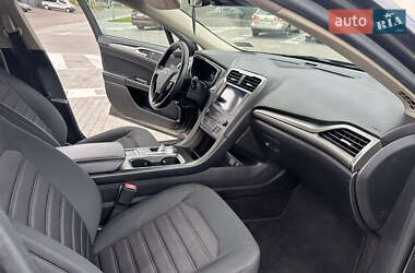 Седан Ford Fusion 2019 в 