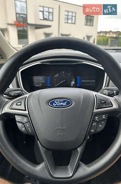 Седан Ford Fusion 2019 в 