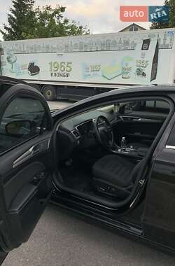 Седан Ford Fusion 2016 в 