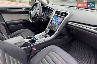 Седан Ford Fusion 2013 в 
