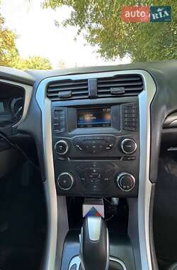 Седан Ford Fusion 2016 в 