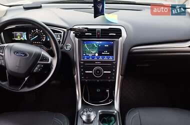 Седан Ford Fusion 2018 в 