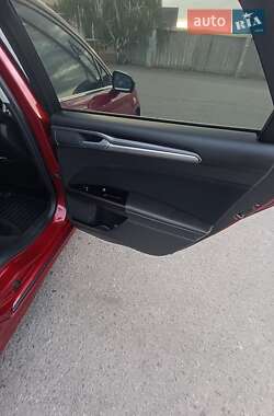 Седан Ford Fusion 2014 в 