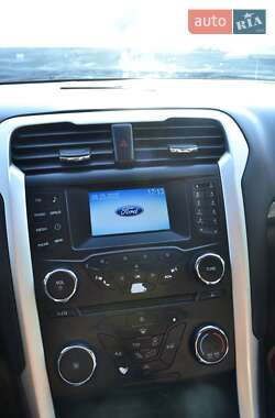 Седан Ford Fusion 2013 в 