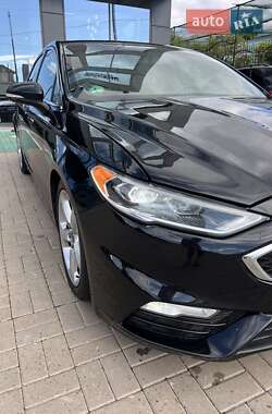 Седан Ford Fusion 2017 в 