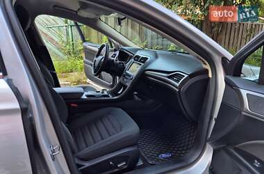 Седан Ford Fusion 2017 в 