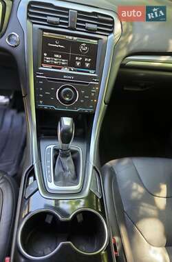 Седан Ford Fusion 2015 в 