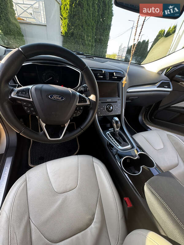 Седан Ford Fusion 2014 в Львове