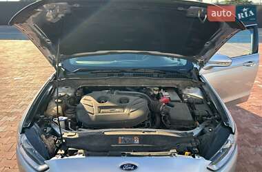 Седан Ford Fusion 2015 в 