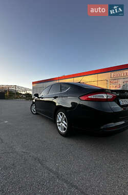 Седан Ford Fusion 2014 в 