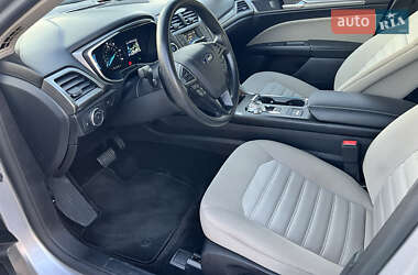 Седан Ford Fusion 2017 в 