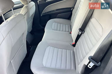 Седан Ford Fusion 2017 в 