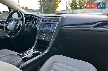 Седан Ford Fusion 2017 в 