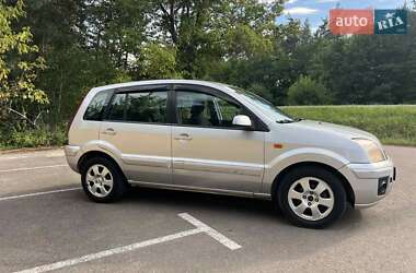 Хэтчбек Ford Fusion 2010 в 