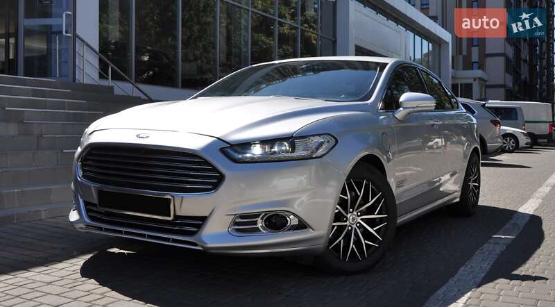 Седан Ford Fusion 2013 в 