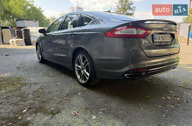 Седан Ford Fusion 2015 в 