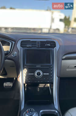 Седан Ford Fusion 2016 в 