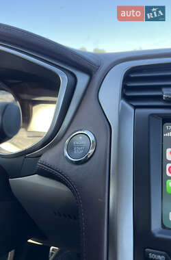 Седан Ford Fusion 2016 в 