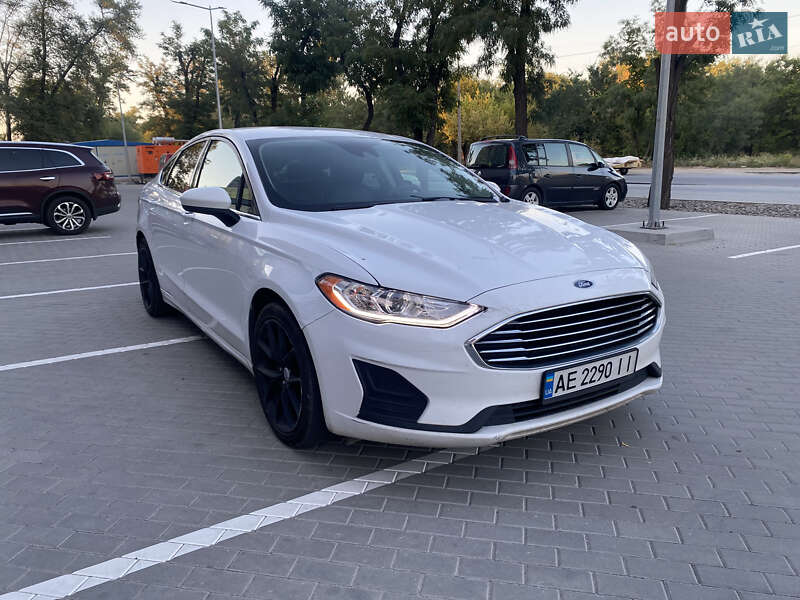 Седан Ford Fusion 2019 в 