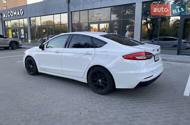 Седан Ford Fusion 2019 в 