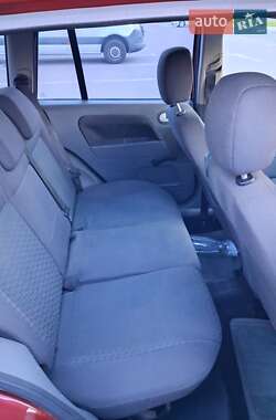 Хэтчбек Ford Fusion 2002 в 