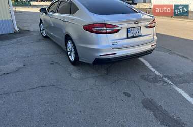 Седан Ford Fusion 2019 в 